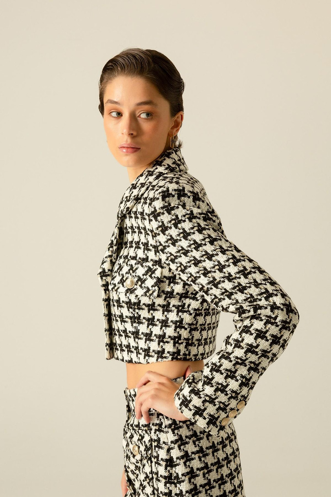 Cep Kapağı Detaylı Ekru Crop Tüvit Ceket