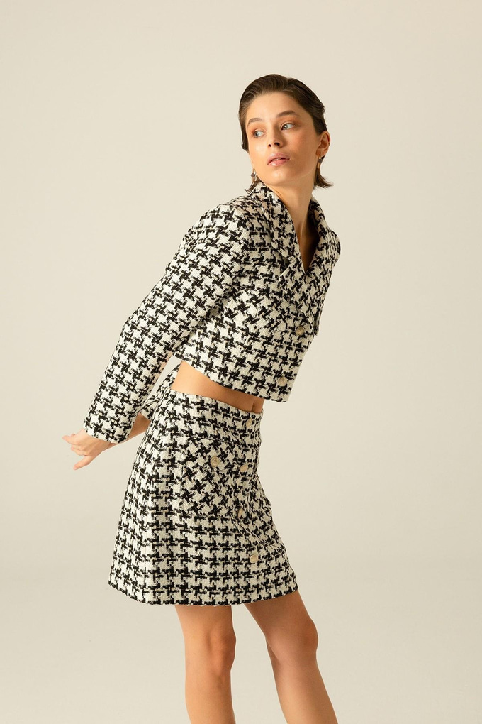 Cep Kapağı Detaylı Ekru Crop Tüvit Ceket