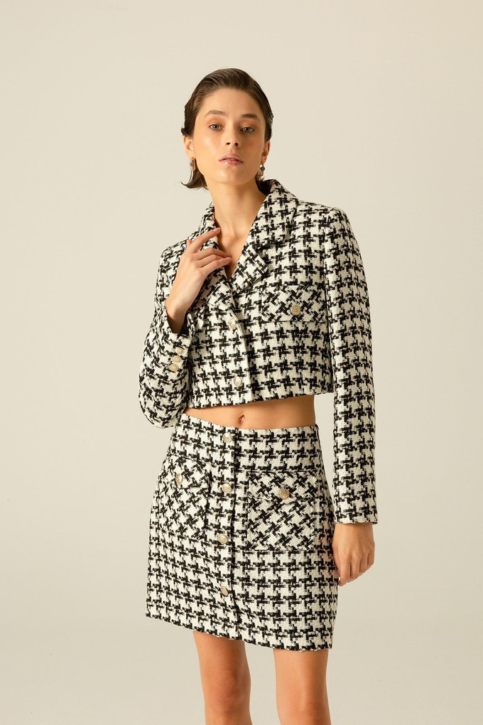 Cep Kapağı Detaylı Ekru Crop Tüvit Ceket