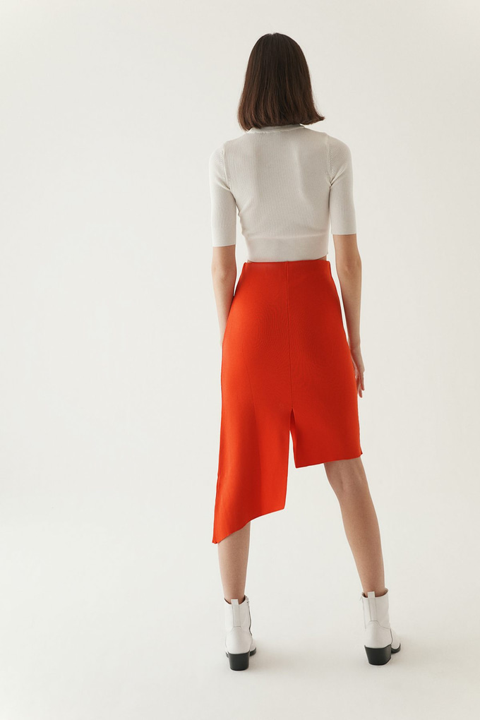 Cropped Knitted Blouse With A Round Neck