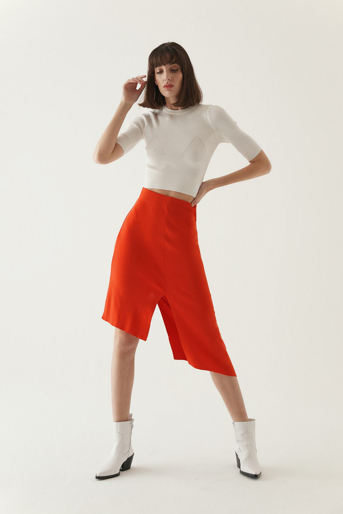 Cropped Knitted Blouse With A Round Neck