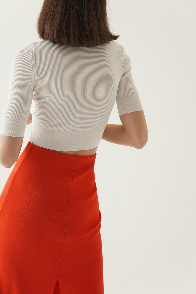 Cropped Knitted Blouse With A Round Neck