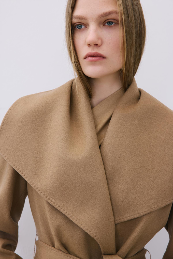 Camel Cashmere Coat with Wide Collar and Belt