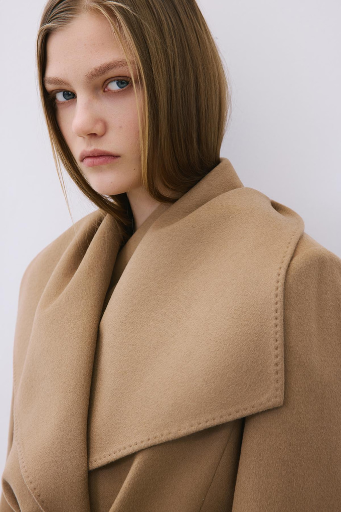 Camel Cashmere Coat with Wide Collar and Belt