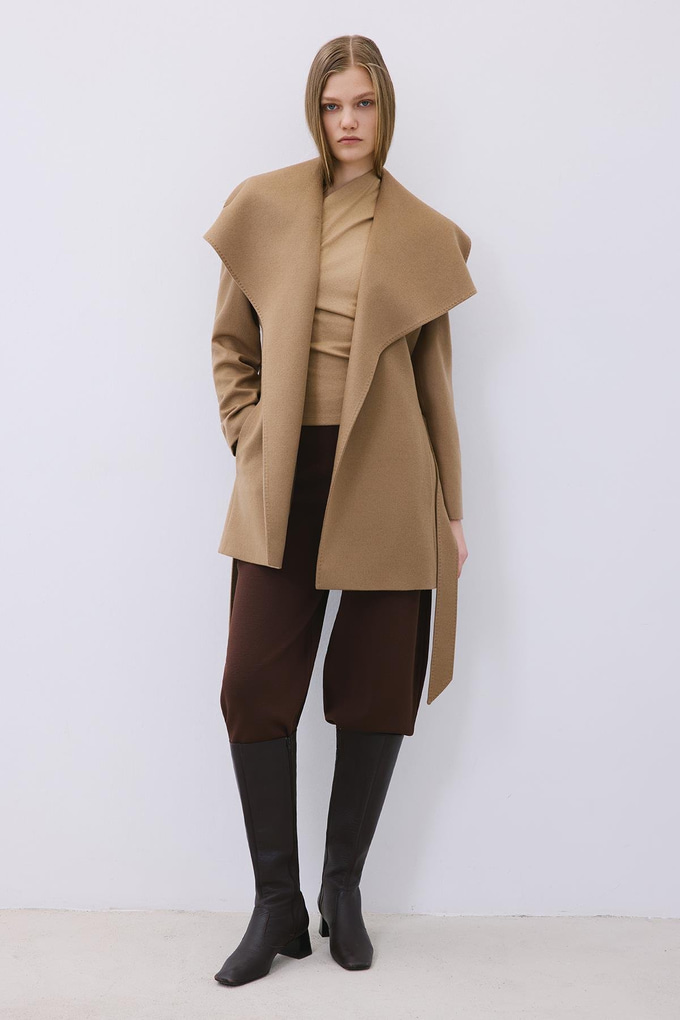 Camel Cashmere Coat with Wide Collar and Belt