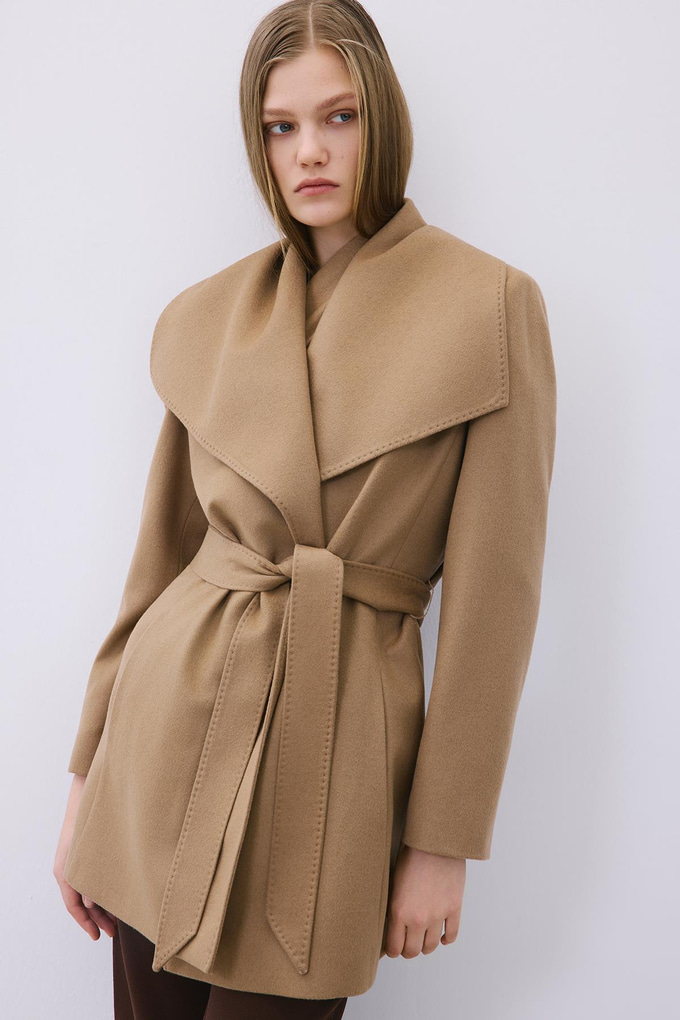 Camel Cashmere Coat with Wide Collar and Belt