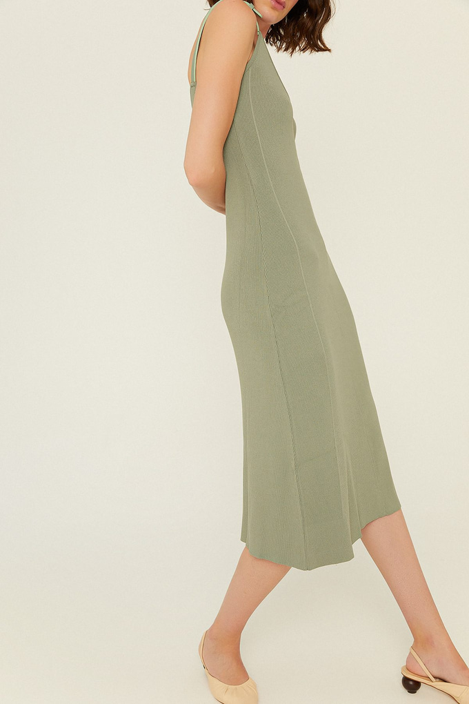 Haki Askıları Kemer Detaylı Uzun Triko Elbise