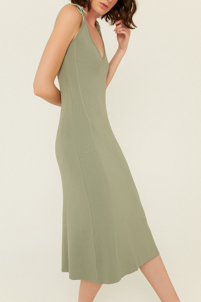 Haki Askıları Kemer Detaylı Uzun Triko Elbise