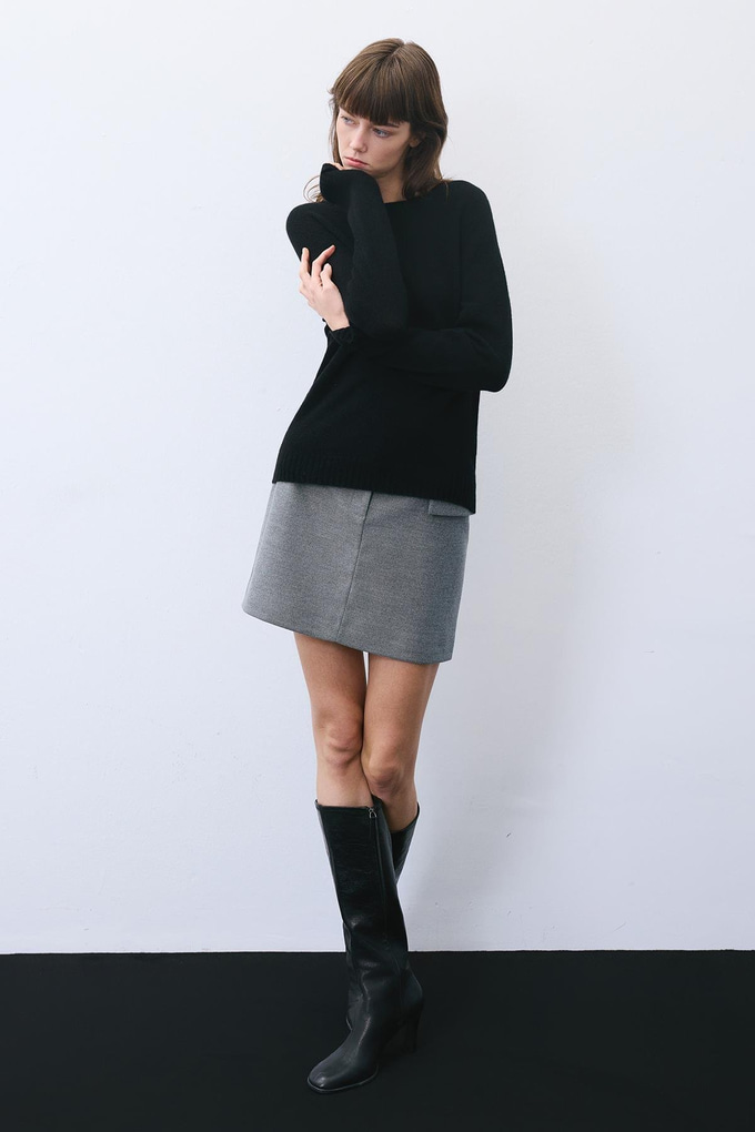 Black Cashmere Basic Knit Blouse
