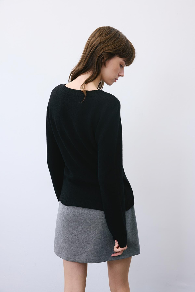 Black Cashmere Basic Knit Blouse