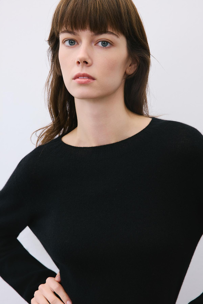 Black Cashmere Basic Knit Blouse