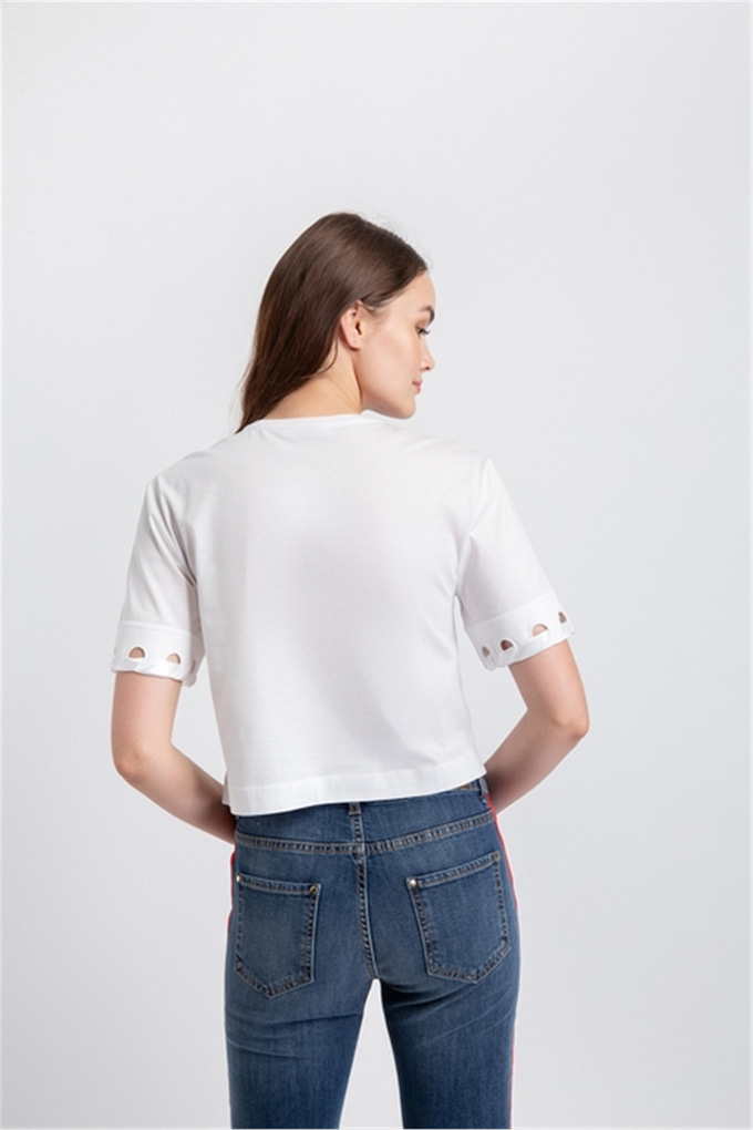Kolları Nakış Kuş Gözü ve Kurdela Detaylı T-Shirt