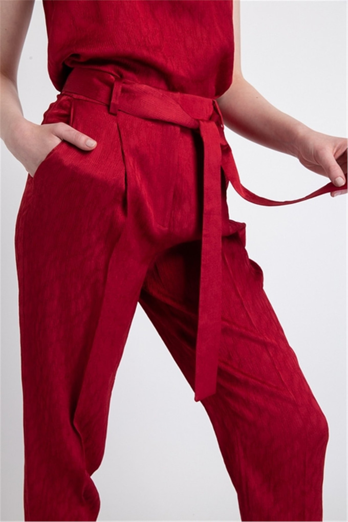 Kuşak Detaylı, Jakarlı Pantolon Bordo