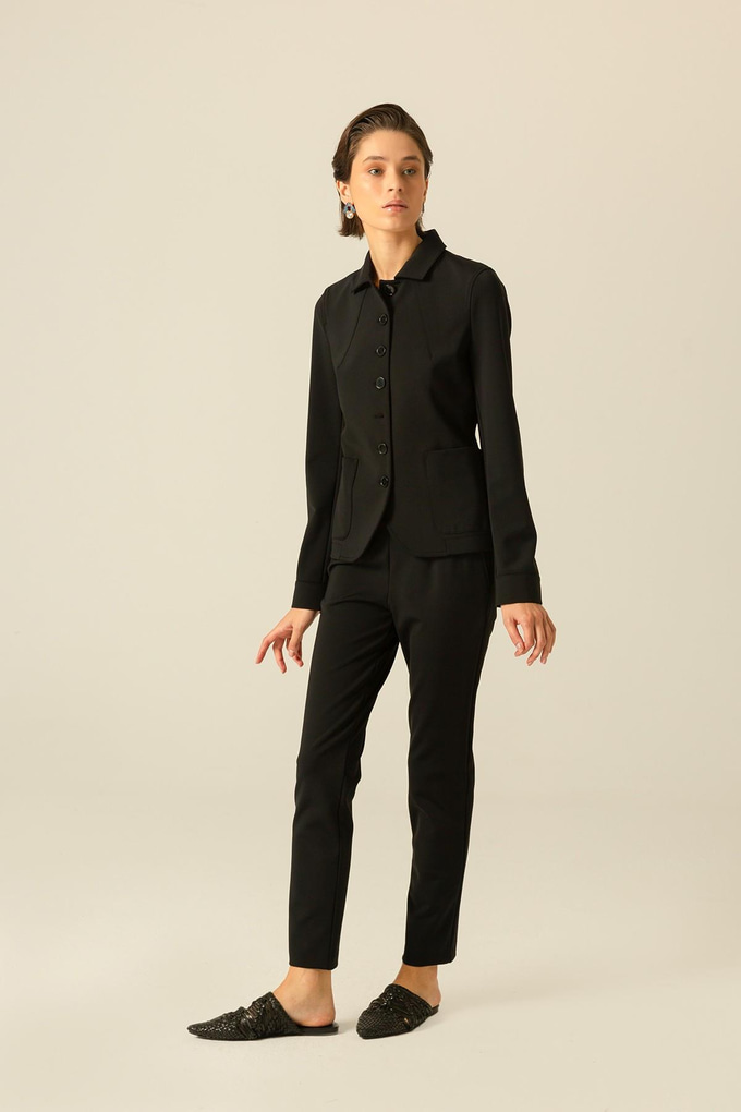 Likralı Düğme Detaylı Siyah Ceket