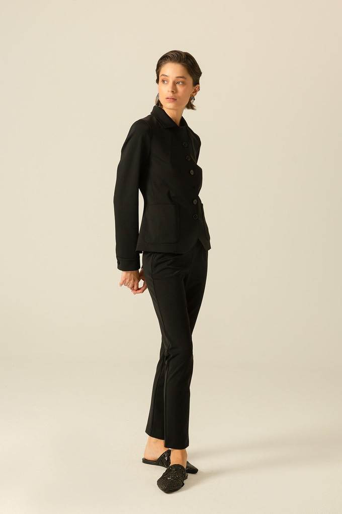 Likralı Düğme Detaylı Siyah Ceket