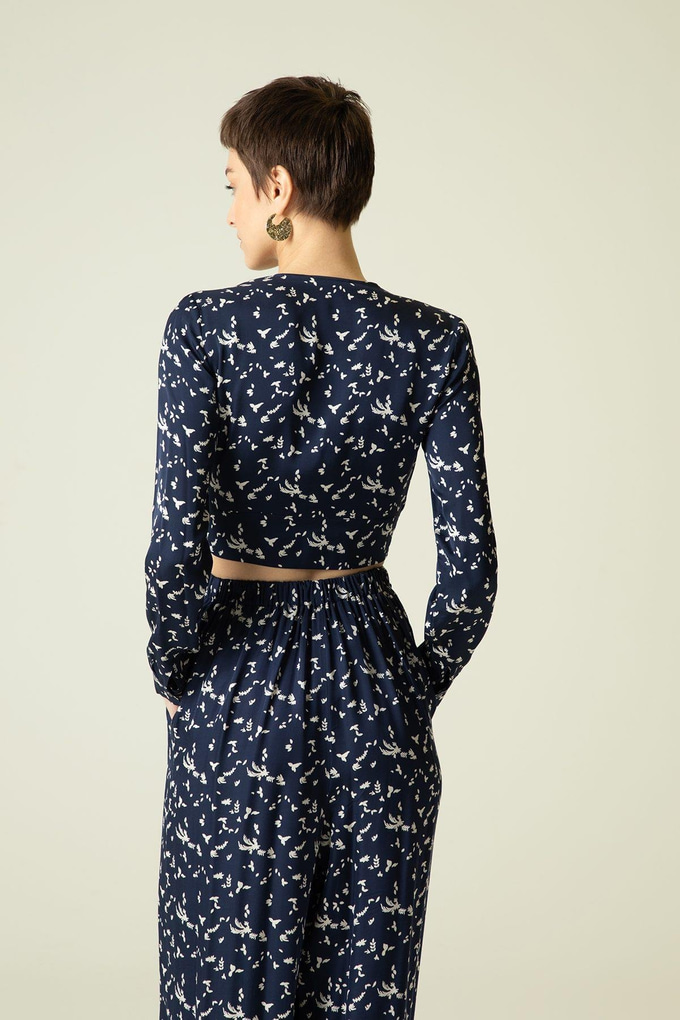 Önden Bağlamalı Desenli Lacivert Crop Top