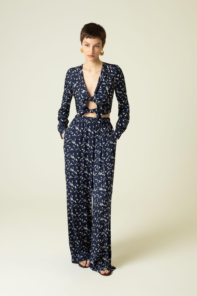 Önden Bağlamalı Desenli Lacivert Crop Top