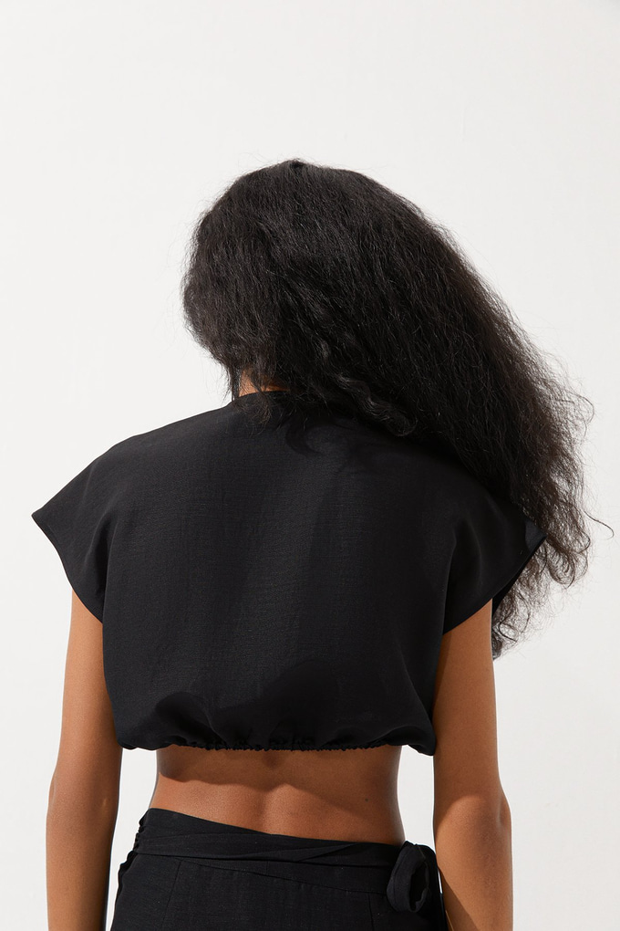 Önü Düğümlü Crop Bluz