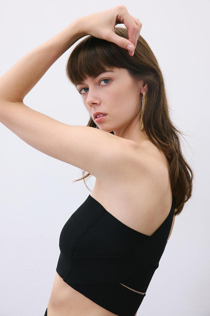 Black Knit One-Shoulder Bandeau Top