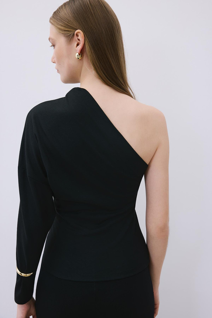 One-Shoulder Wool Black Blouse