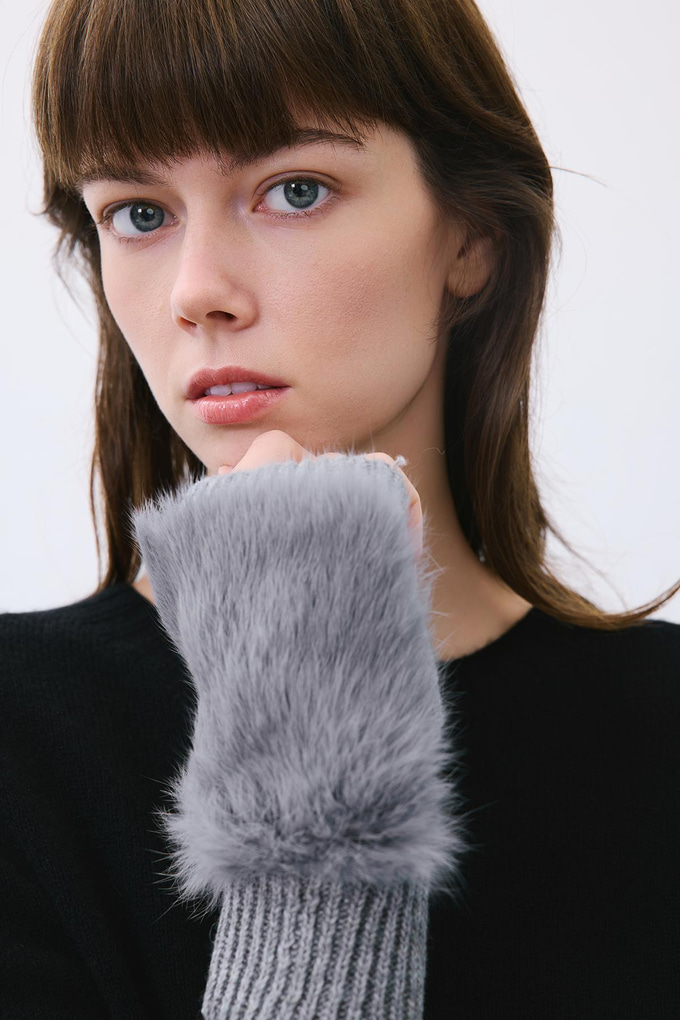 Fluffy Anthracite Knit Gloves