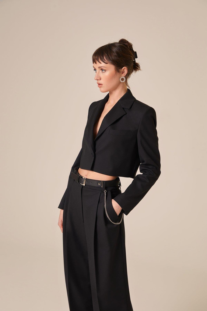 Uzun Kollu Siyah Crop Ceket