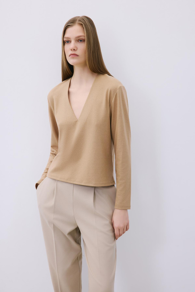V-Neck Basic Camel Knit Blouse  