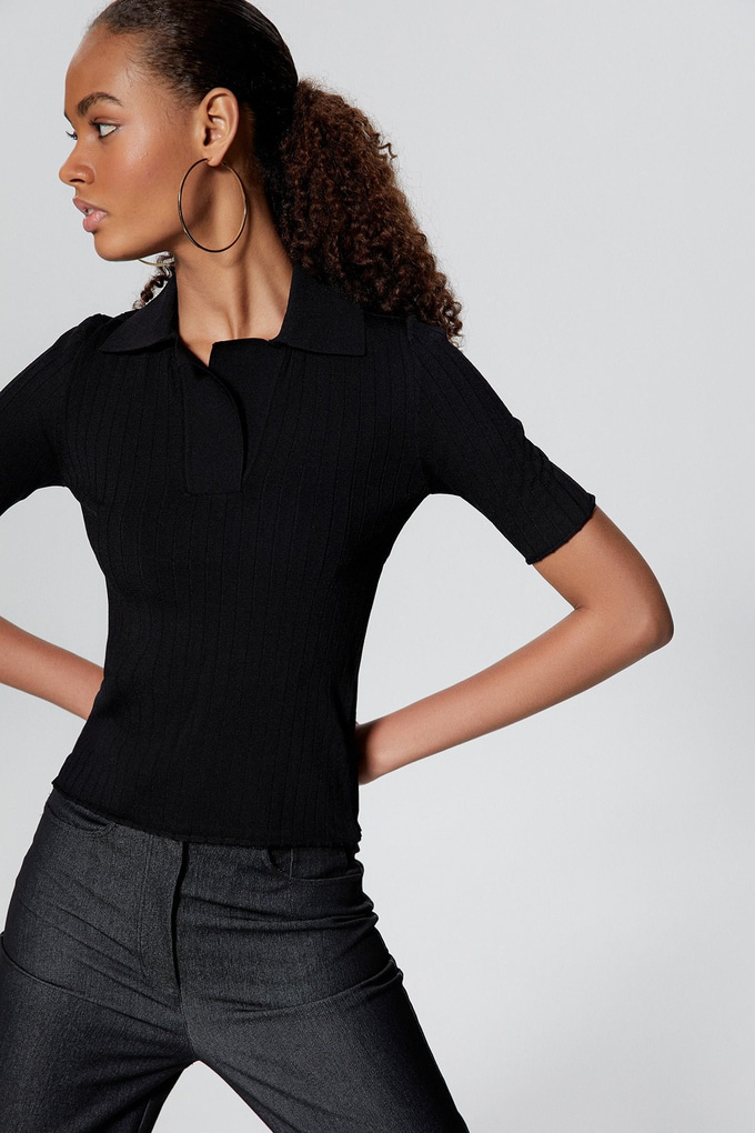 Yakalı Siyah Triko Bluz
