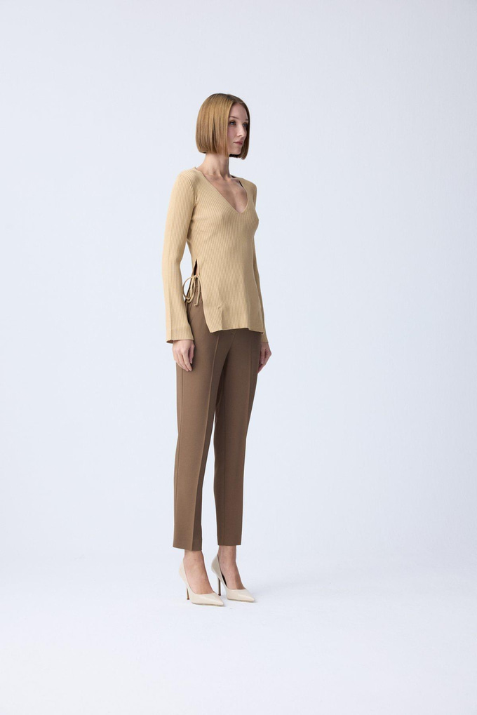 Yırtmaç Detaylı Camel Triko Bluz