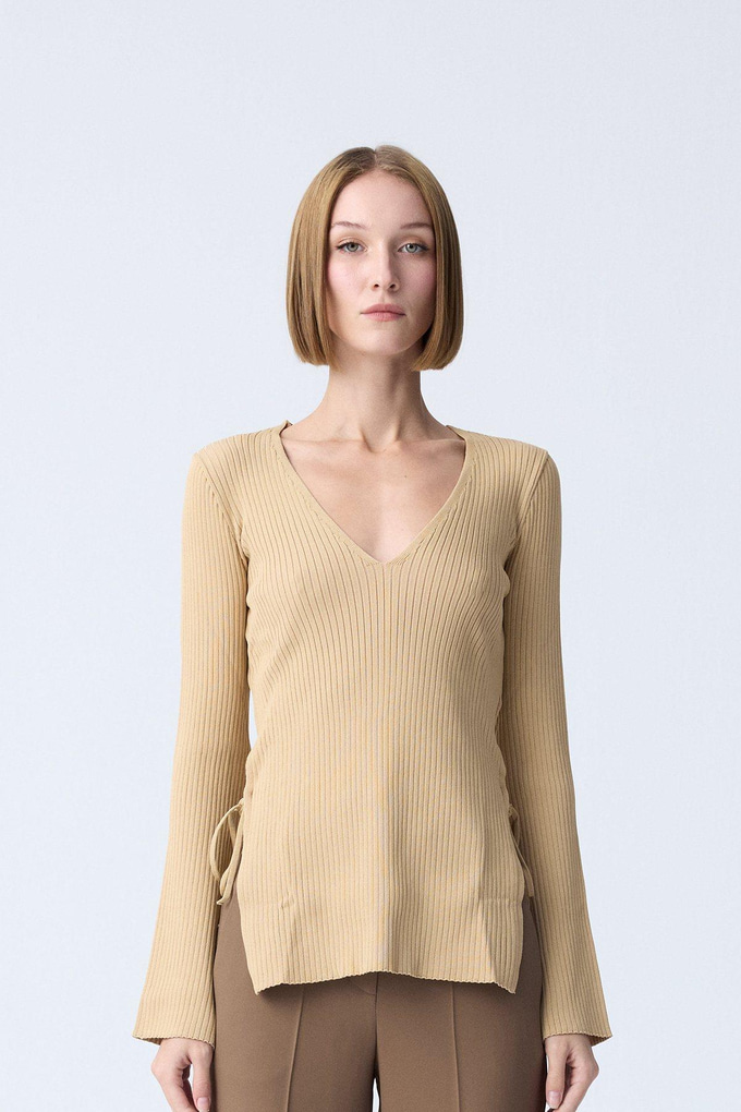 Yırtmaç Detaylı Camel Triko Bluz