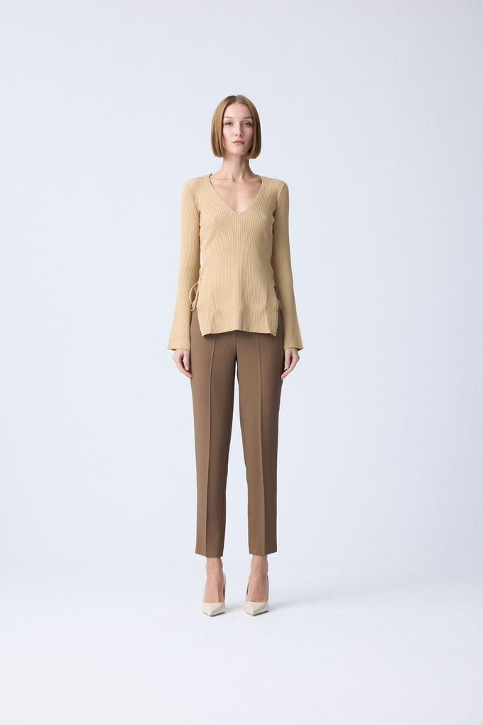 Yırtmaç Detaylı Camel Triko Bluz