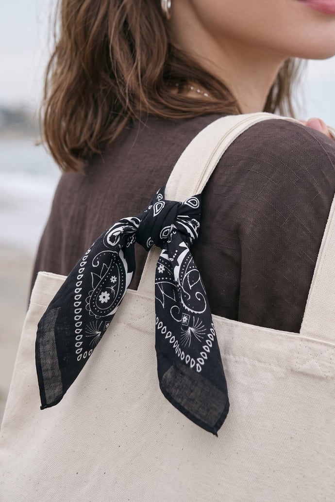 Damla Desenli Siyah Bandana Fular 50x50