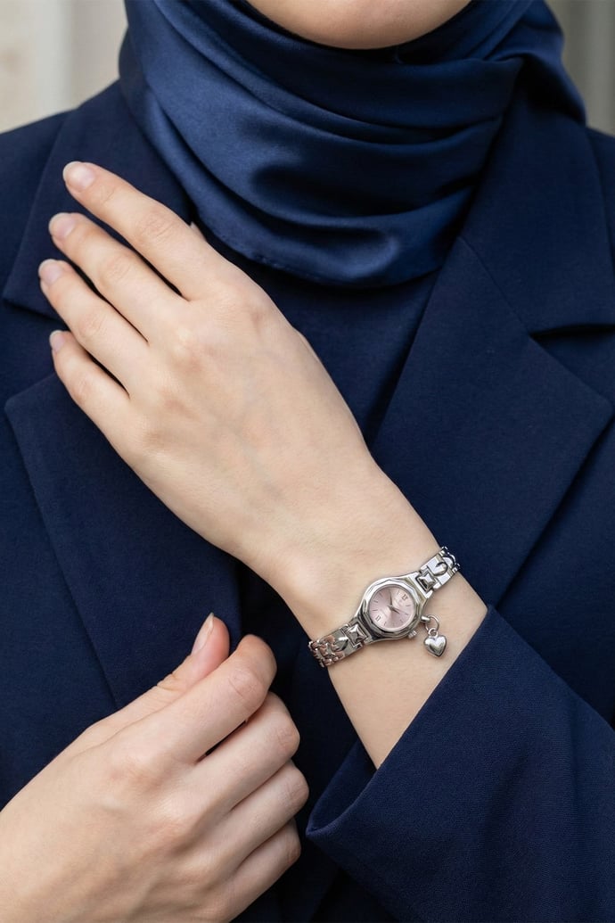 Pembe Minimal Kalp Charmlı Gümüş Kadın Kol Saati