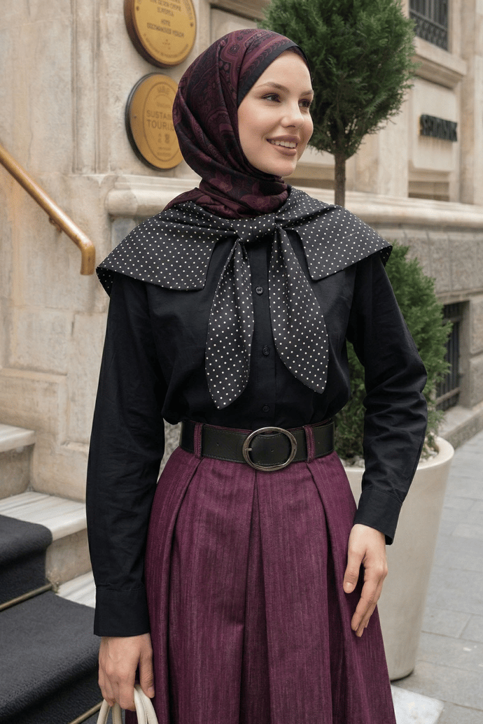 Puantiye Yaka Garnili Siyah Gömlek