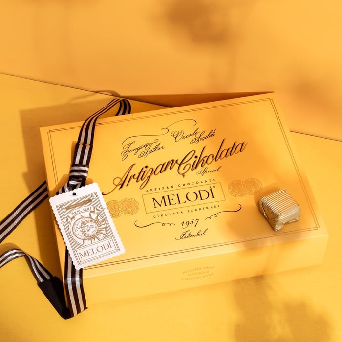 Özel Seri Hediye Yaldızlı Sarı 800g - Melodi Çikolata