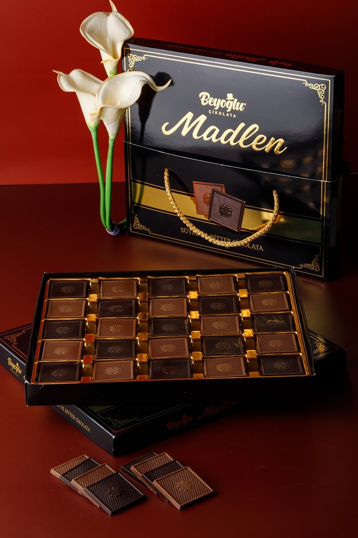 Beyoglu Madlen Çantalı Hediyelik Sütlü Ve Bitter Çikolata 288 Gr.