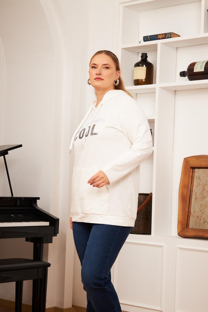 Büyük Beden Taş Baskılı Sweatshirt Ekru