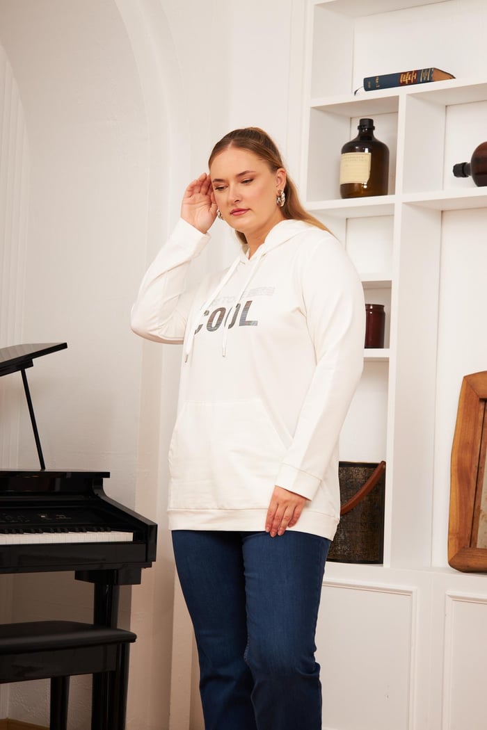 Büyük Beden Taş Baskılı Sweatshirt Ekru