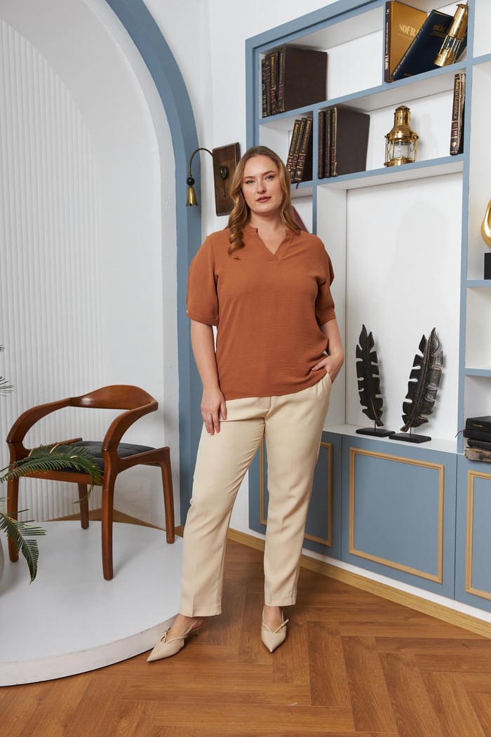 Kol Yırtmaç Detaylı Büyük Beden Bluz Camel