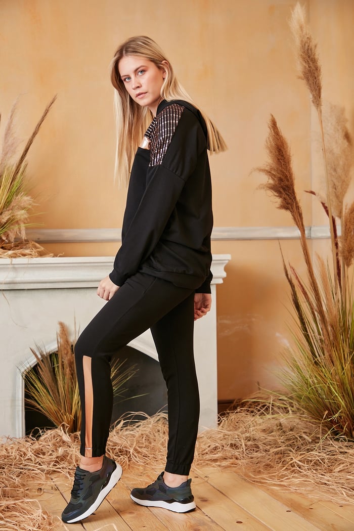 Rmg Omuz Bronz Varak Detaylı Siyah Sweatshirt