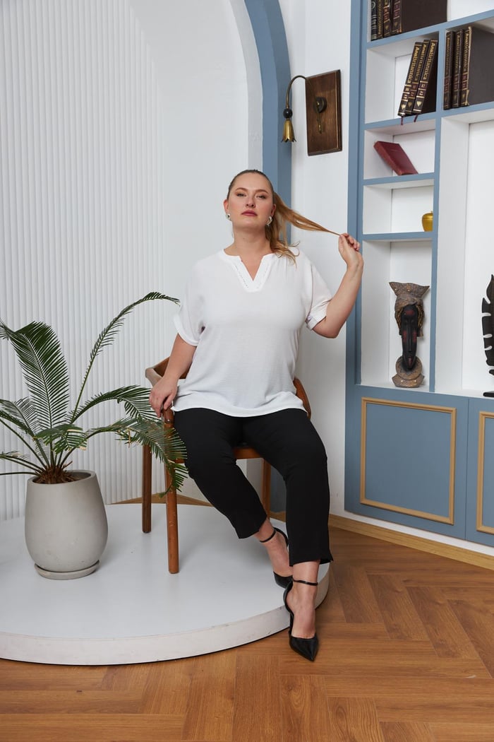 Rmg Yaka Taş İşlemeli Büyük Beden Ekru Bluz