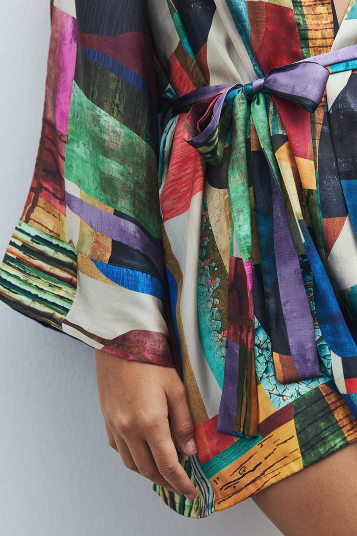 Fumée Satin Coloré Patterned Short Morning Gown / Kimono