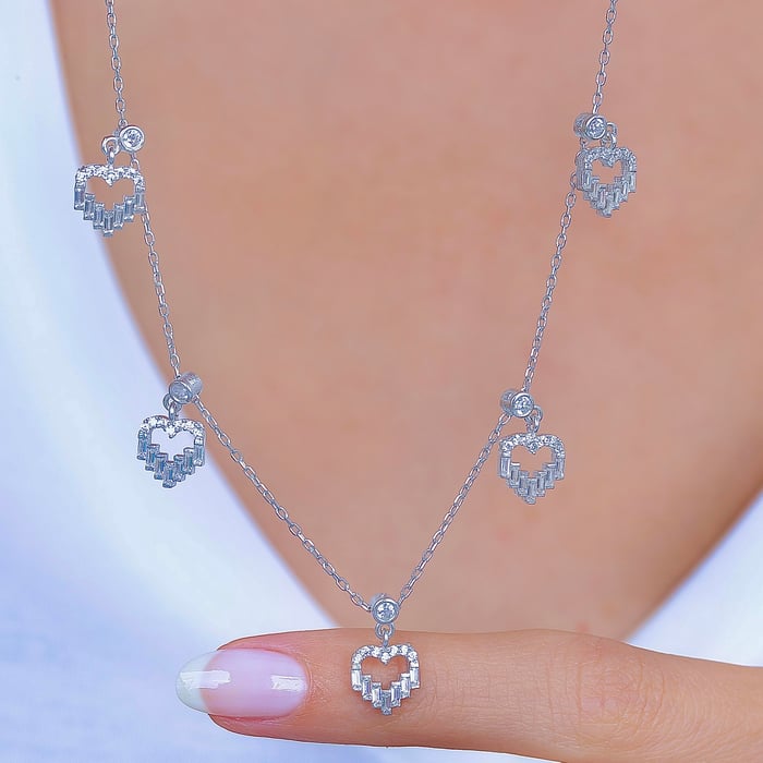 Bagetli Kalpler Choker Gümüş Şans Kolye