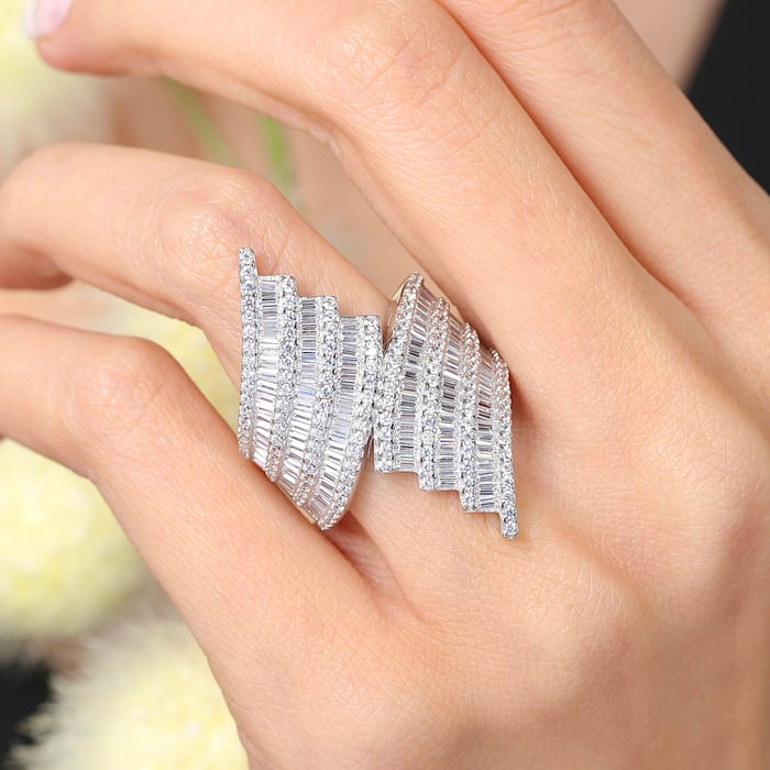 Effective Diamond Tutkulu Kavuşma Sarmal Gümüş Yüzük