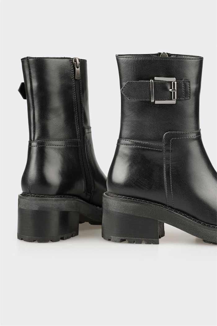 Siyah Deri Kadın Günlük Bot