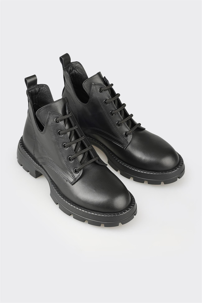 Siyah Deri Kadın Günlük Bot