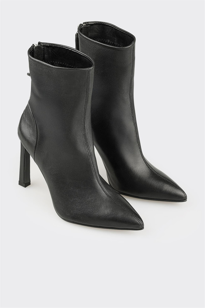 Siyah Deri Kadın Klasik Bot