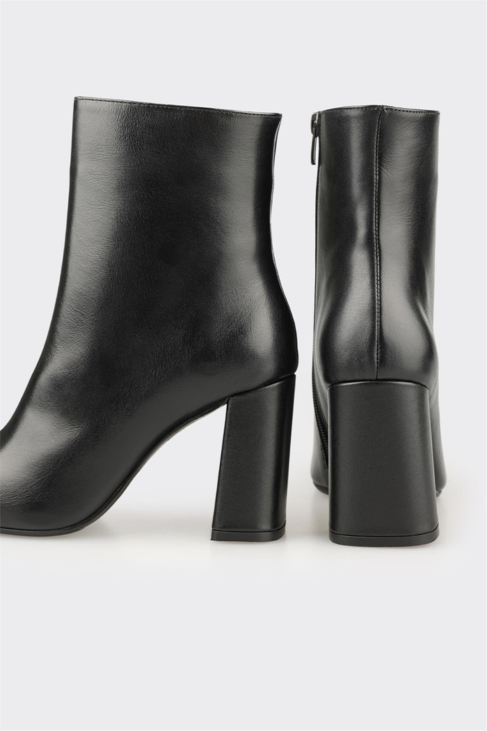 Siyah Deri Kadın Klasik Bot