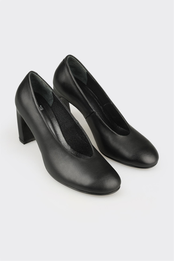 Siyah Deri Kadın Orta Topuk Ayakkabı