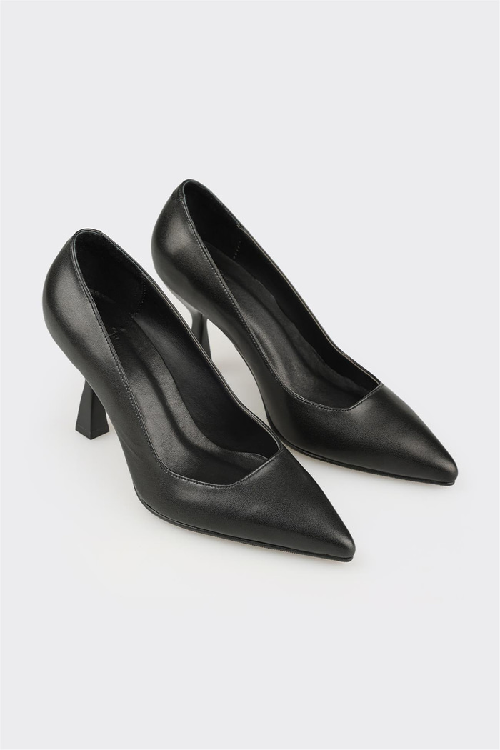 Siyah Deri Kadın Stiletto